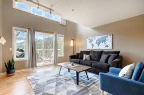 Cozy Condo with Epic Mountain Views, Parking, Air Con
